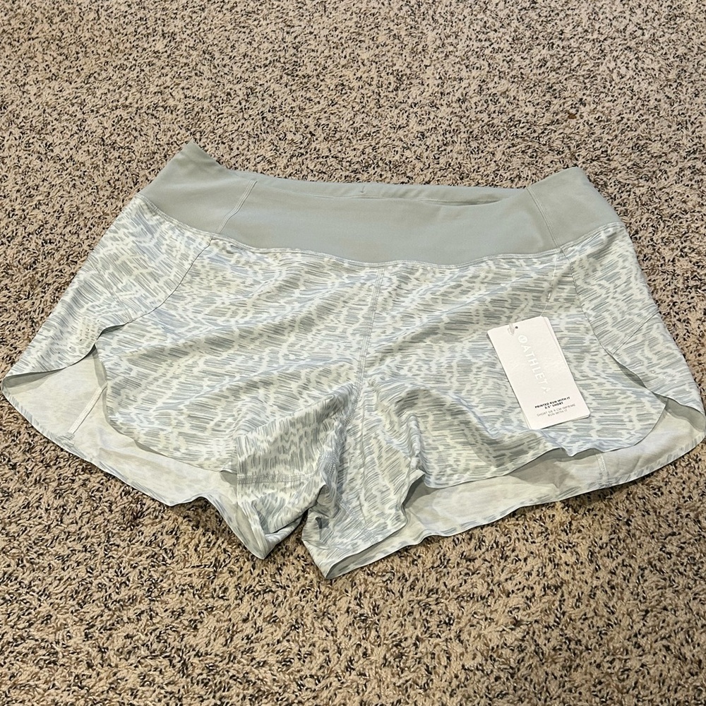 Athleta Light Gray PRINTED RUN WITH IT
3.5" SHORT